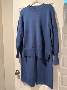 Amazon Blue Women’s Relaxed Knit Top and Pants Set